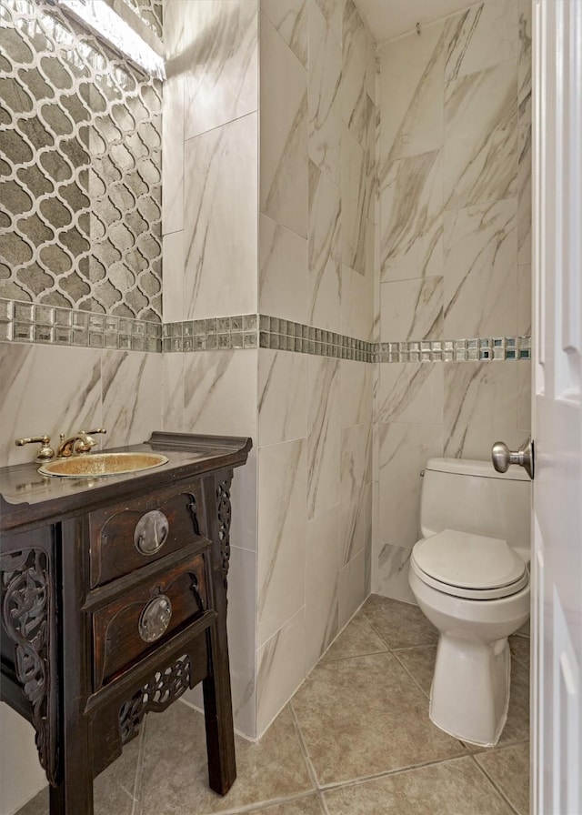 145 W Shore Dr, Montgomery, TX 77356 - half bathroom featuring tile walls, toilet, vanity, and tile patterned floors
