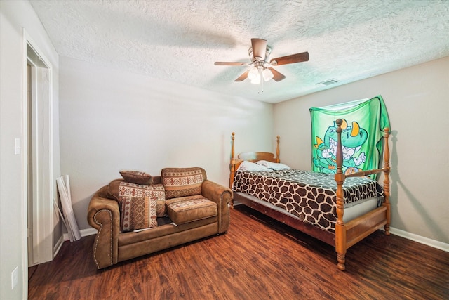 5542 Margarita St, Houston, TX 77020 - bedroom with wood finished floors, a textured ceiling, baseboards, and a ceiling fan