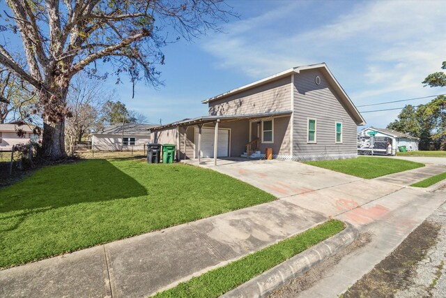 5542 Margarita St, Houston, TX 77020 - back of property with driveway, an attached garage, and a lawn