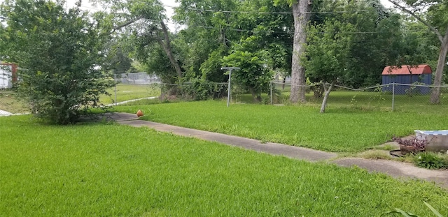 836 Sycamore St, Lake Jackson, TX 77566 - view of yard