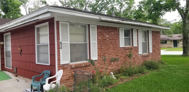 836 Sycamore St, Lake Jackson, TX 77566 - view of home's exterior featuring brick siding and a yard