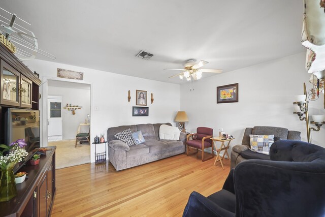 836 Sycamore St, Lake Jackson, TX 77566 - living room with light wood finished floors and a ceiling fan