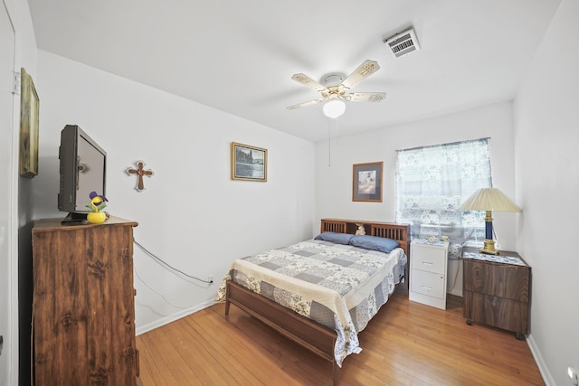 836 Sycamore St, Lake Jackson, TX 77566 - bedroom featuring light wood-style floors and a ceiling fan