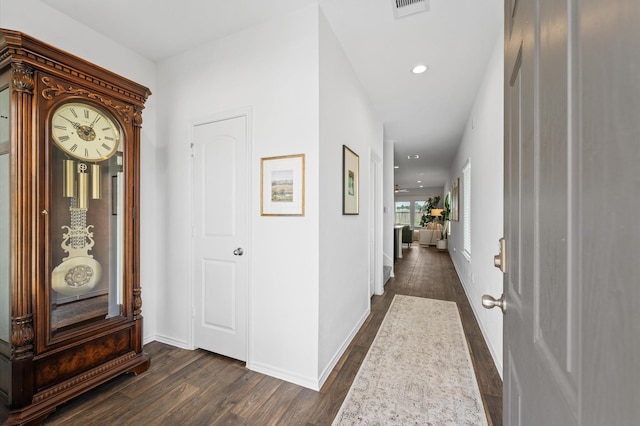 foyer featuring dark wood finished floors, baseboards, and recessed lighting