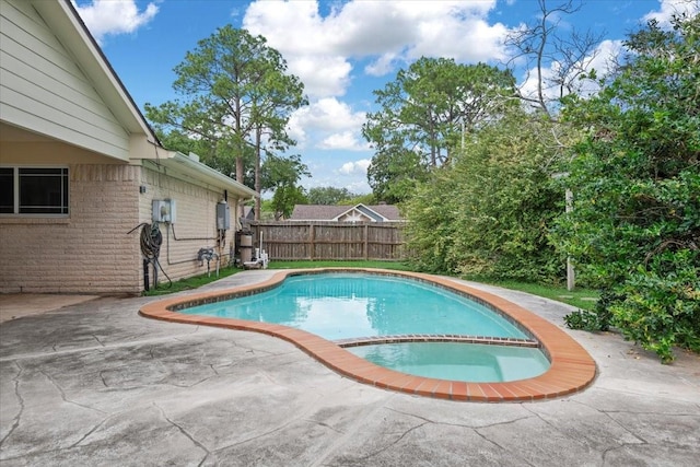 10203 Huntington Dale Dr, Houston, TX 77099 - view of swimming pool featuring a patio and a pool with connected hot tub