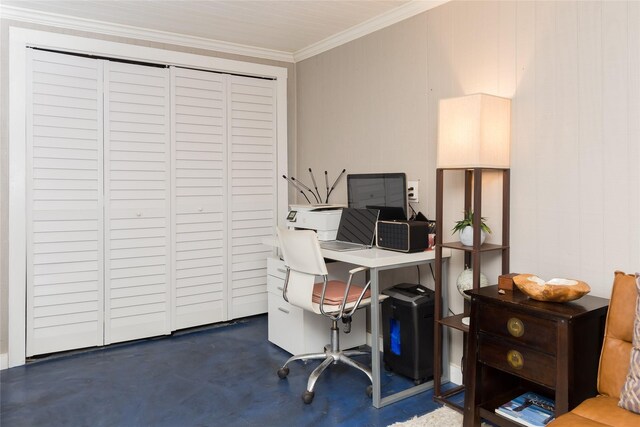 16535 Jamaica Inn Rd, Jamaica Beach, TX 77554 - office area with concrete floors and ornamental molding