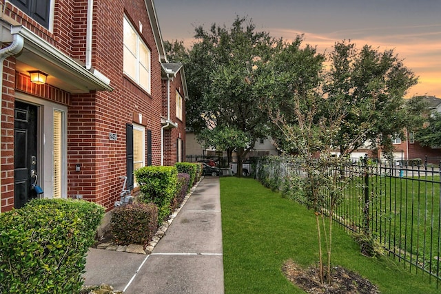 2248 Ann St, Houston, TX 77003 - view of yard at dusk