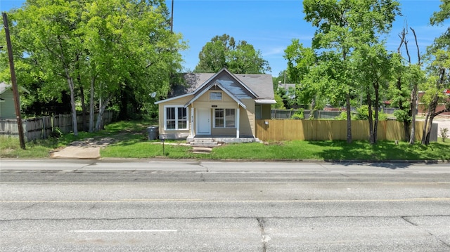618 W Frank Ave, Lufkin, TX 75904 - view of bungalow