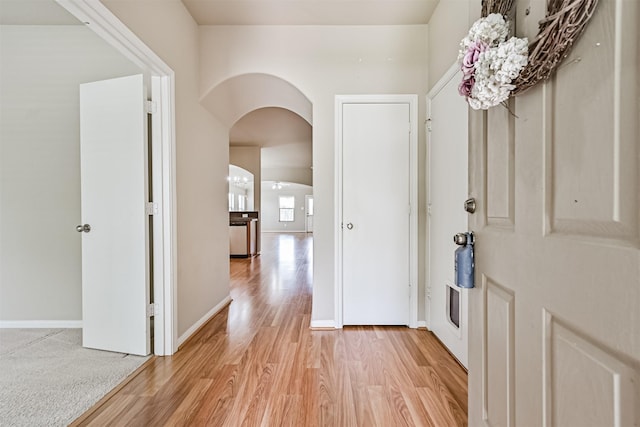 5212 Mcgrath Dr, Alvin, TX 77511 - entryway featuring light wood finished floors, arched walkways, and baseboards