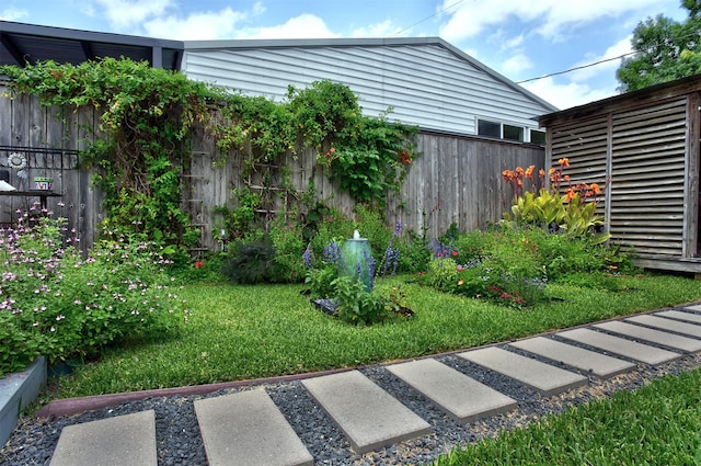 1119 E 7th 1/2 St, Houston, TX 77009 - view of yard