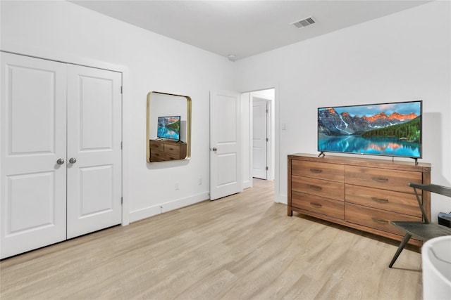 312 Tallow Dr, Conroe, TX 77385 - bedroom with light wood finished floors, baseboards, and a closet