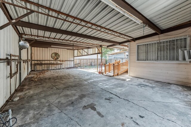 2009 Chestnut St, Houston, TX 77009 - view of horse barn