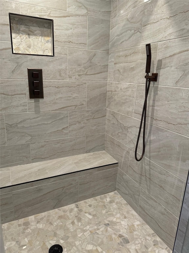10 Walnut Loop, Shepherd, TX 77371 - bathroom featuring tiled shower