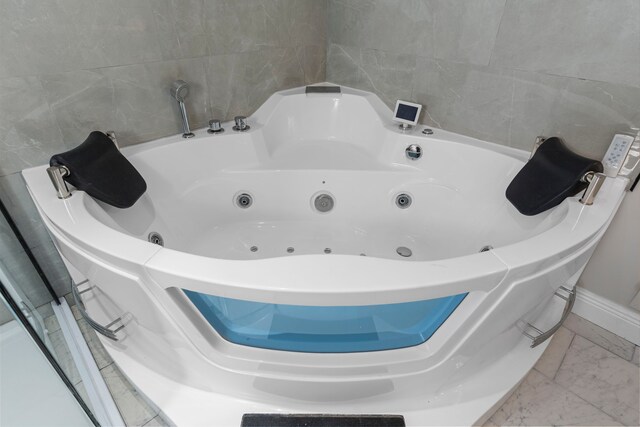 17501 Julianne Dr, Waller, TX 77484 - detailed view of a whirlpool tub