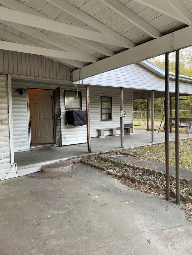 210 S 7th St, Silsbee, TX 77656 - property entrance featuring a porch
