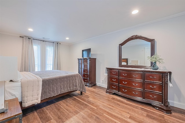 2906 Laurel Fork Dr, Houston, TX 77339 - bedroom with light wood-style flooring, crown molding, baseboards, and recessed lighting