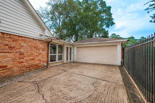 2906 Laurel Fork Dr, Houston, TX 77339 - garage with driveway
