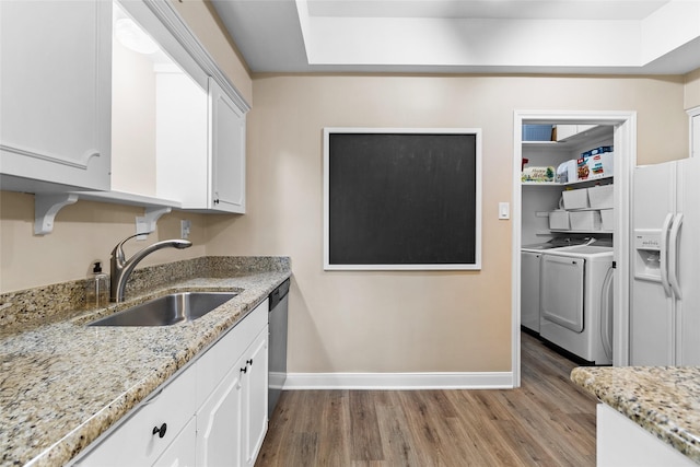 1146 Fountain View Dr Unit 204, Houston, TX 77057 - kitchen featuring a sink, washing machine and dryer, wood finished floors, and dishwasher