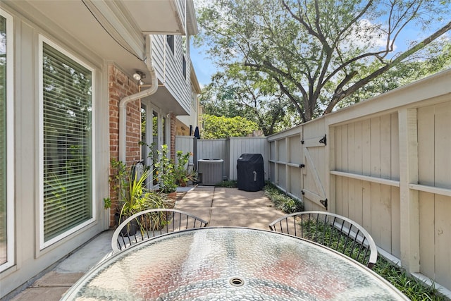 1146 Fountain View Dr Unit 204, Houston, TX 77057 - fenced backyard with outdoor dining space, a patio area, central AC unit, and a grill