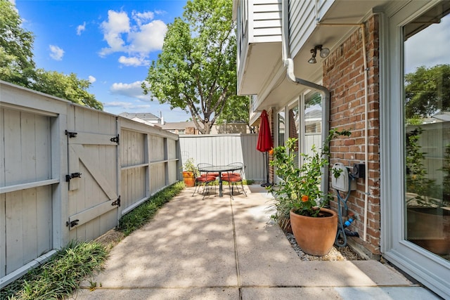 1146 Fountain View Dr Unit 204, Houston, TX 77057 - view of patio / terrace featuring outdoor dining space