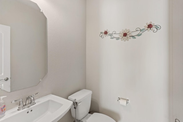 5010 Trembling Aspen Ln, Rosenberg, TX 77471 - half bath featuring a sink and toilet