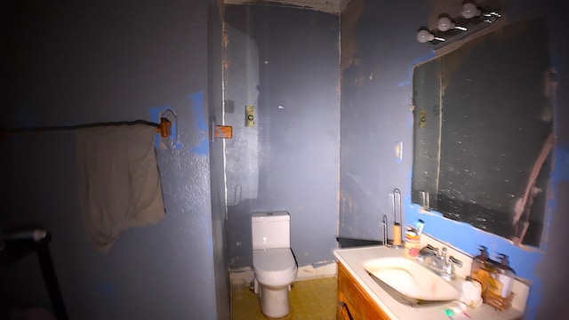 270 S 9th St, Silsbee, TX 77656 - bathroom with vanity and toilet
