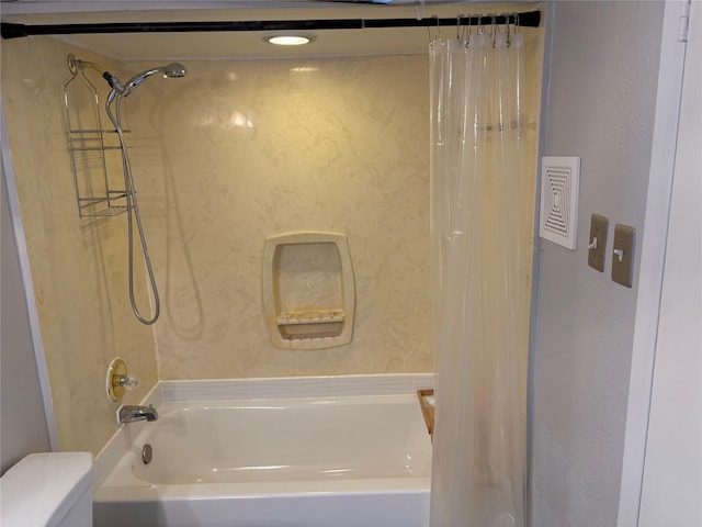 2822 S Bartell Dr Unit 22, Houston, TX 77054 - bathroom with toilet and shower / bath combo with shower curtain