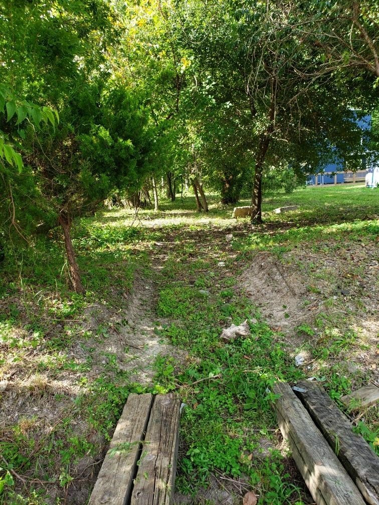 843 Lovers Ln, Houston, TX 77091