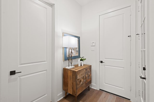 6705 Del Rio St, Houston, TX 77021 - hall with wood finished floors and baseboards