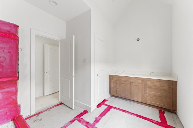 6705 Del Rio St, Houston, TX 77021 - bathroom with baseboards and vanity