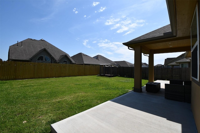 view of yard featuring a patio