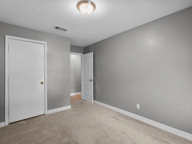 11731 Flushing Meadows Dr, Houston, TX 77089 - unfurnished bedroom featuring carpet, a textured ceiling, baseboards, and a closet