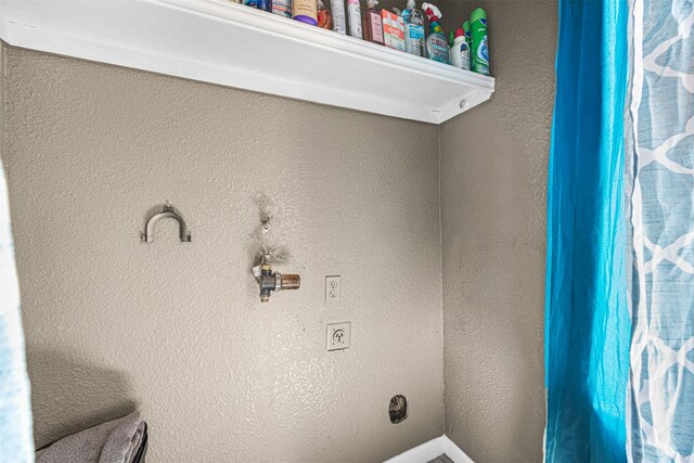 12910 Green River Dr, Houston, TX 77044 - view of laundry room