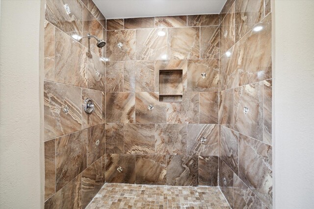 1904 Kansas St, Baytown, TX 77520 - full bath featuring tiled shower