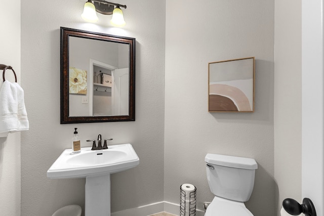 511 Summer Acres Ct, Rosenberg, TX 77469 - half bath with toilet and baseboards