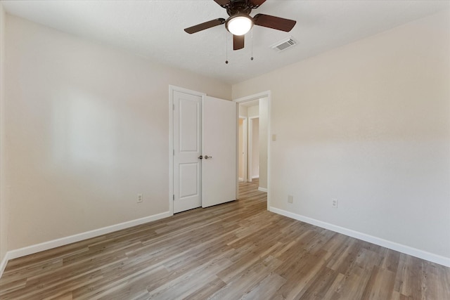 9863 Swan Ct, Conroe, TX 77385 - unfurnished room featuring light wood-style floors, baseboards, and ceiling fan
