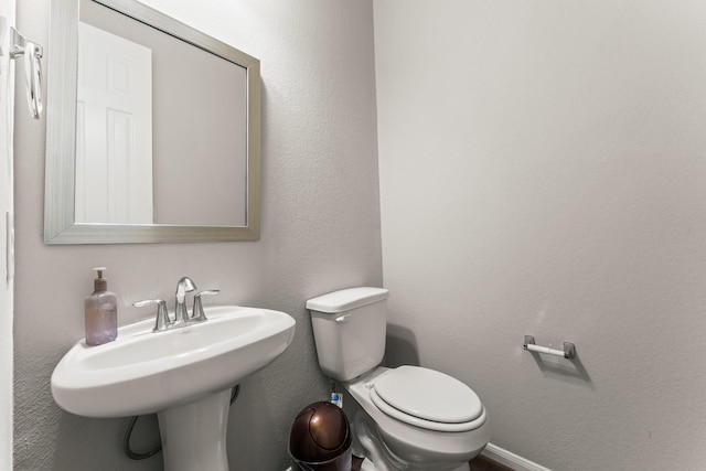 32039 Autumn Orchard Ln, Conroe, TX 77385 - half bath with toilet, a sink, and a textured wall