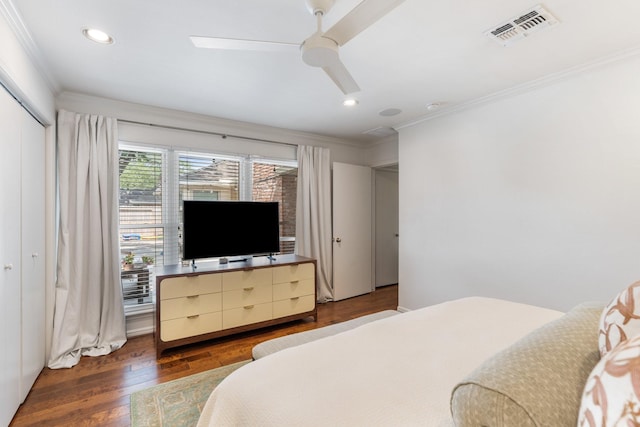 8015 Skyline Dr, Houston, TX 77063 - bedroom featuring ornamental molding, wood finished floors, recessed lighting, a ceiling fan, and a closet