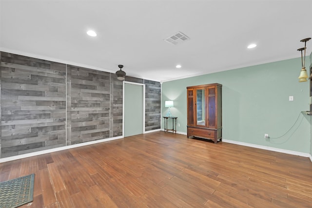 1202 Harbor View Dr, Galveston, TX 77550 - empty room with baseboards, wood finished floors, and recessed lighting