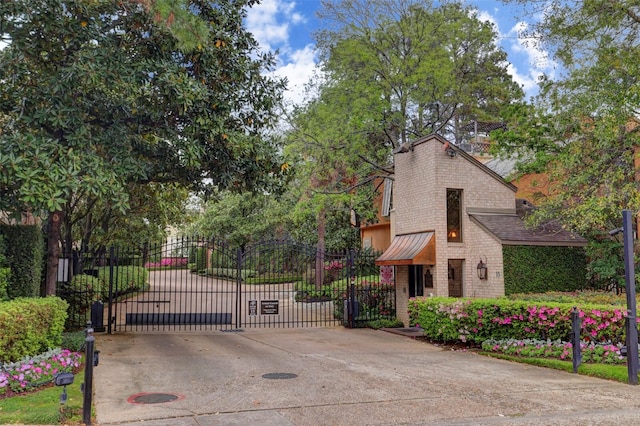 10 S Briar Hollow Ln Unit 15, Houston, TX 77027 - view of gate
