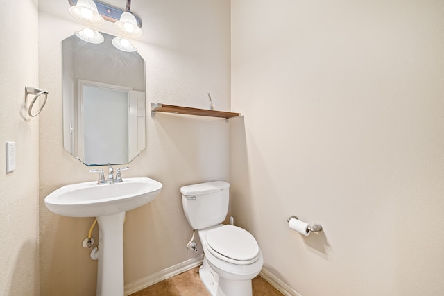 28523 Kinglet Pines Dr, Katy, TX 77494 - bathroom featuring toilet, baseboards, tile patterned floors, and a sink