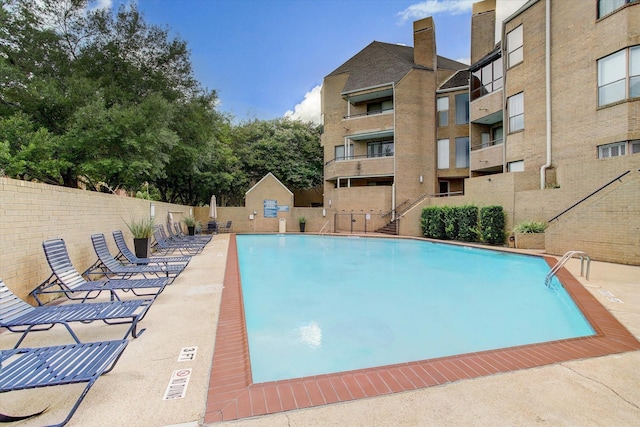 5210 Weslayan St Unit 112, Houston, TX 77005 - view of community pool