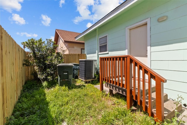 1522 Seawall Blvd, Galveston, TX 77550 - fenced backyard with a deck