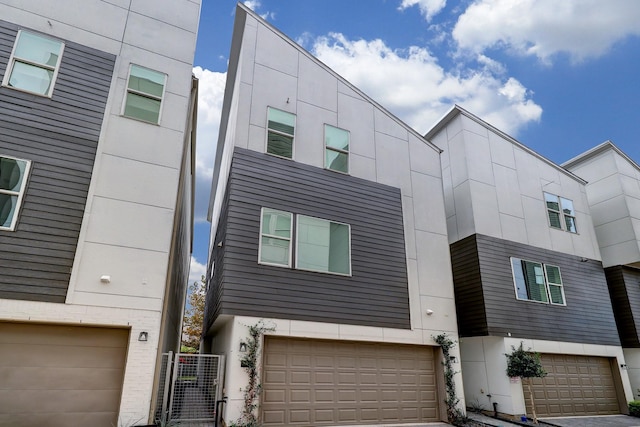 1203 Hickory St Unit D, Houston, TX 77007 - view of front of house with an attached garage