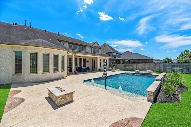 27710 Bering Crossing Dr, Katy, TX 77494 - view of pool featuring a fire pit, a patio, a fenced backyard, a ceiling fan, and a pool with connected hot tub