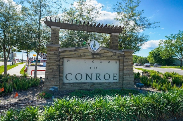 406 E Phillips St, Conroe, TX 77301