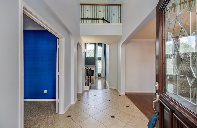 6410 Drayton Hall, Missouri City, TX 77459 - tiled foyer featuring arched walkways, baseboards, and a towering ceiling