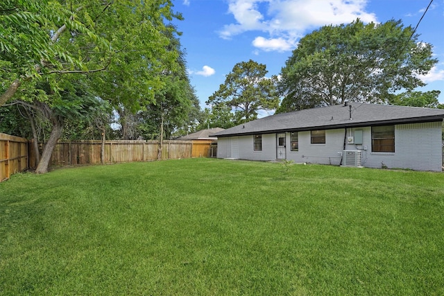 2635 Dragonwick Dr, Houston, TX 77045 - view of yard with central AC