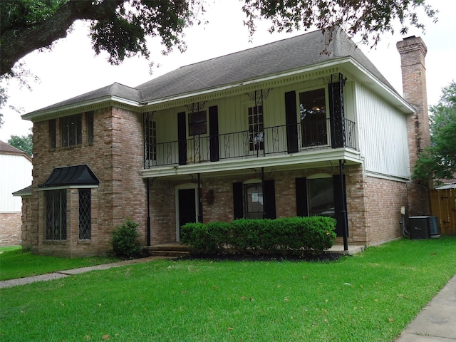 3823 Kiamesha Dr, Missouri City, TX 77459 - view of front of home featuring a balcony, cooling unit, and a front yard