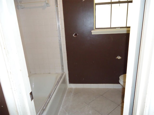 3823 Kiamesha Dr, Missouri City, TX 77459 - full bathroom featuring tile patterned flooring, baseboards, and toilet